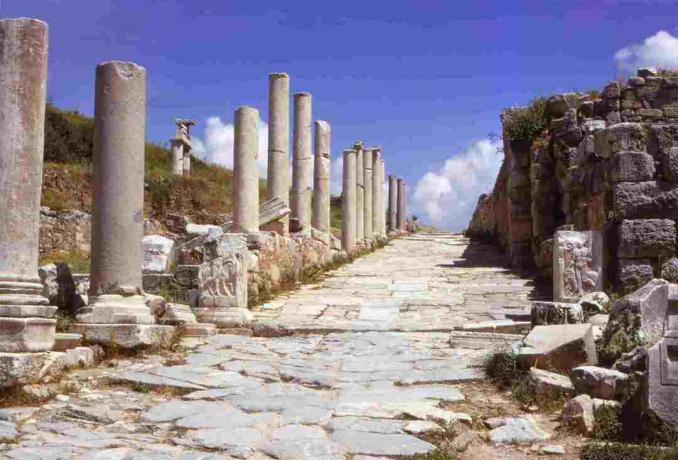 Curetes iela Efesā, Turcijā, kas ved uz Agora