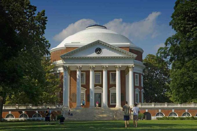 ASV, Virdžīnija, Virdžīnijas Universitāte Rotunda un akadēmiskais ciems. Dibināja Tomass Džefersons; Šarlotsvilā