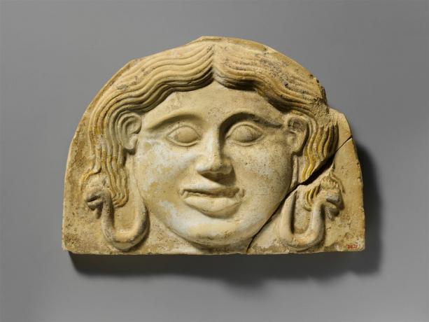 Klasiskā grieķu terakotas gorgoneion antefix (jumta dakstiņi), 5. gs. Pirms mūsu ēras