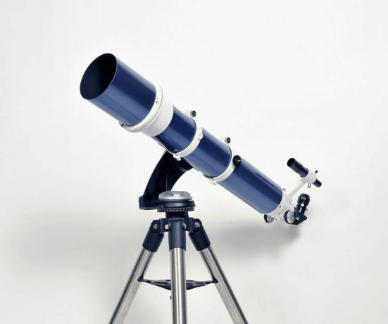 Pirms lietošanas praktizējiet teleskopa uzstādīšanu.