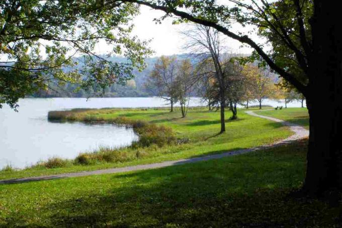 Lakavannas ezers, 6 jūdzes no Keystone College Campus