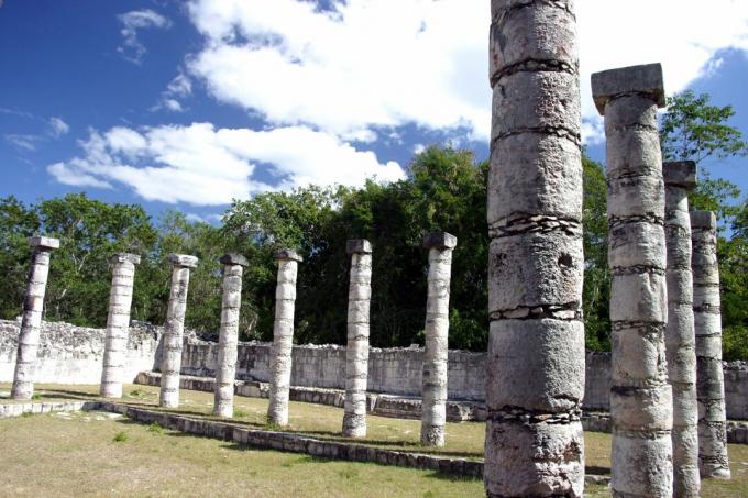 Kolonnas, iespējams, balstīja no Chichén Itzá jumtu no mīkstas šķiedras, kas jau sen ir pagājis