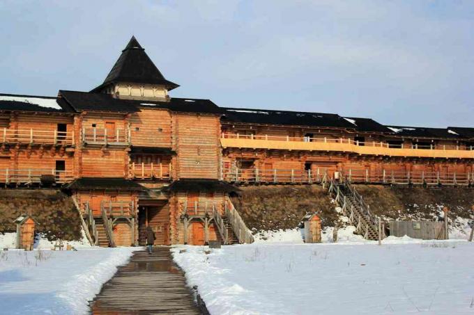 Rekonstruēts Kijevas Rusas forts, Kijevas Rusas atrakciju parkā netālu no Kijevas, Ukrainā.