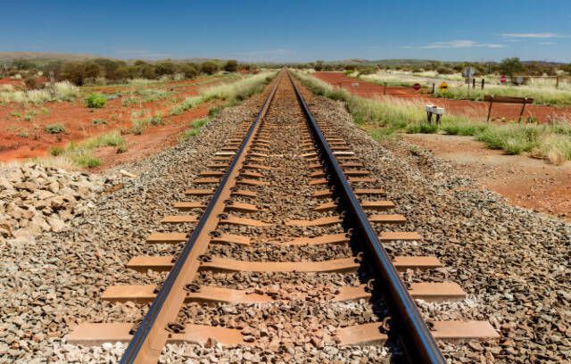 Privāti piederoša dzelzceļa līnija kalnrūpniecības vajadzībām, ko vada Rio Tinto