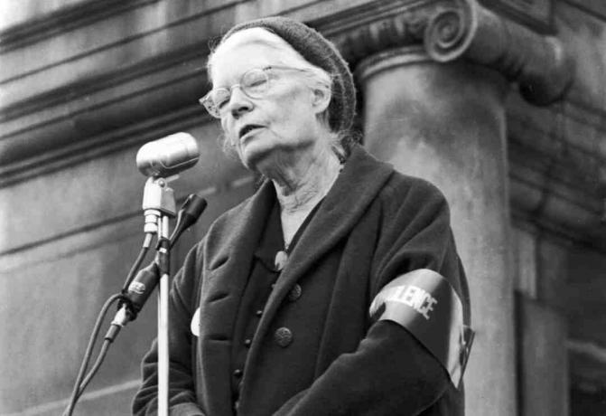 Fotogrāfija par Dorothy Day anwarwar rally.