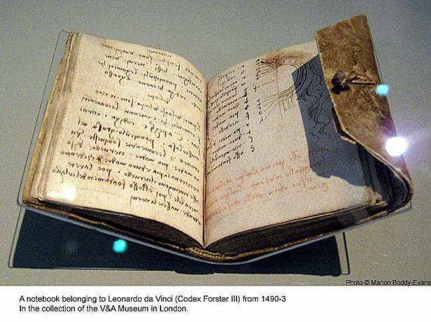 Leonardo da Vinči piezīmju grāmatiņa V & A muzejā Londonā