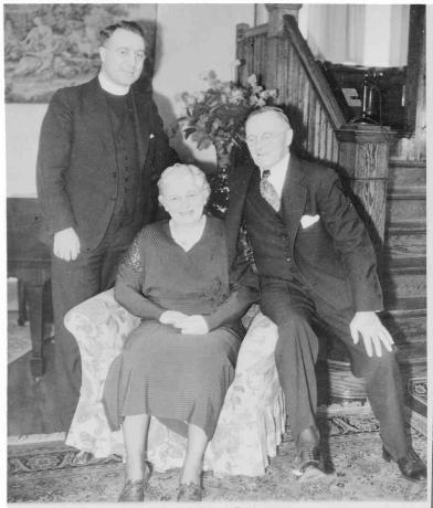 Kārļa E portrets Coughlin un viņa vecāki